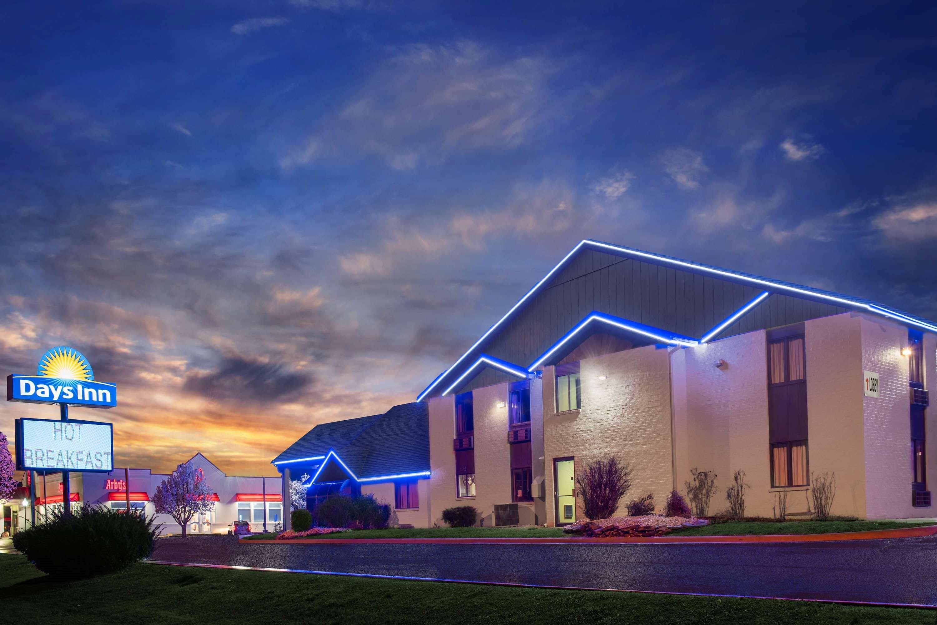 Days Inn By Wyndham Carthage Exterior foto