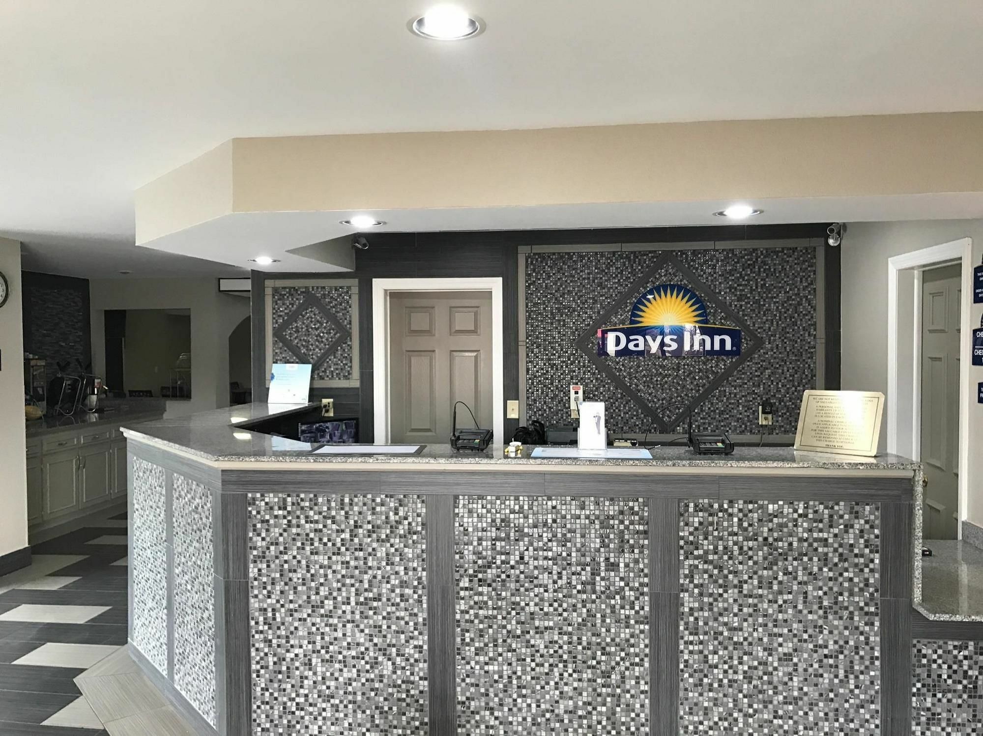 Days Inn By Wyndham Carthage Exterior foto